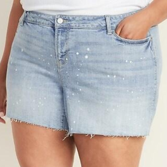 Old Navy Plus-Size Boyfriend Cut-Off Jean Shorts - Picture 3 of 3